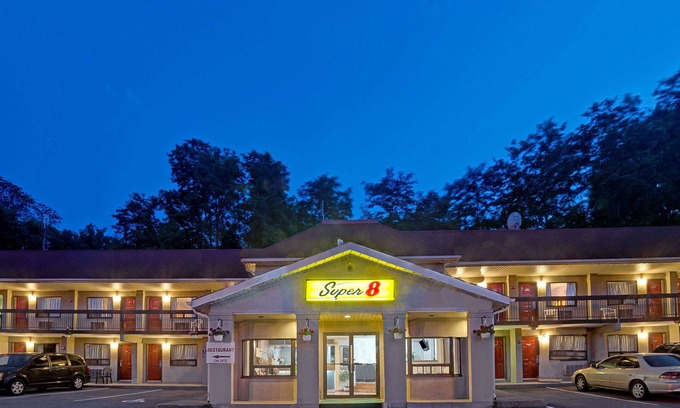 Silvertown Hotel | Super 8 by Wyndham Niagara Falls North