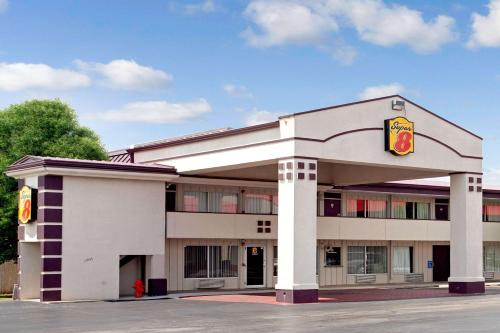 Oklahoma City Hotel | Super 8 by Wyndham Oklahoma/Frontier City