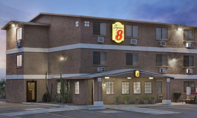 Lake Havasu City Hotel | Super 8 by Wyndham Lake Havasu City