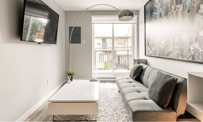Mercier-Hochelaga-Maisonneuve House | SUPER APARTMENT AT ANJOU FREE PARKING