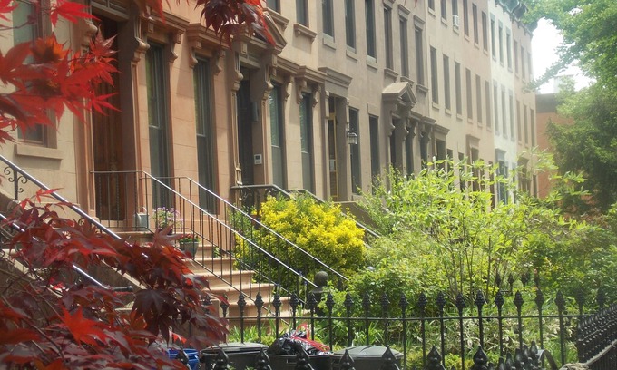 Carroll Gardens House | Super Convenient Carroll Gardens Apartment with Private Entrance 1 Block F Train
