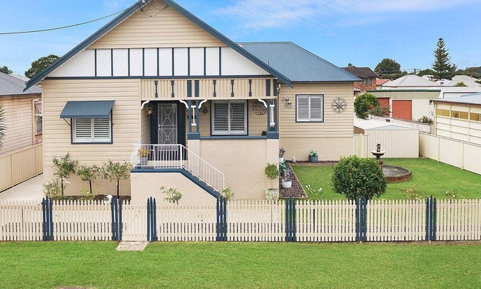Cessnock House | SUPER DEALS FOR OCT AND NOV FROM $300 PER NIGHT KAMIRA HOUSE ENTERTAINING HOME