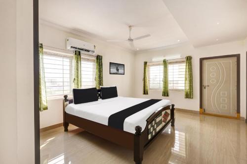 Kakinada Hotel | Super Hotel O Ramaraopet Near Kakinada Beach