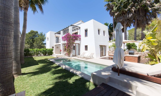 Santa Eulalia del Rio Villa | Super luxury, spacious modern villa ideal for families, walk to beach and town.