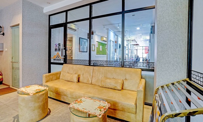 Gubeng Hotel | Super OYO Capital O 3905 Graha 100 Guest House Syariah
