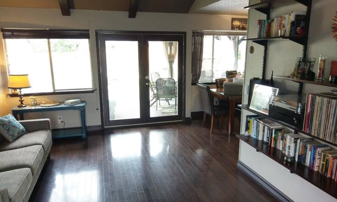 Austin House | Super Pet Friendly South Austin Stay