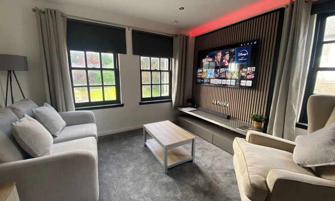 Dunfermline Apartment | Super Prime Abbey + Free Parking by Three Bridges Apartments