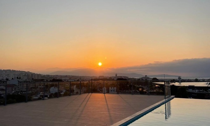 Saint-Laurent-du-Var Apartment | Super T2 seafront with rooftop pool, airport and train station