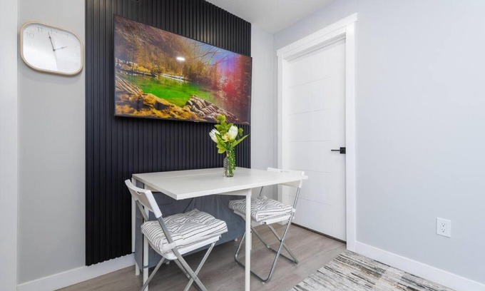 Calgary Apartment | Superb 2 bedroom 10 minutes to airport