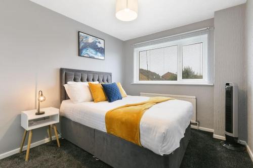 Handsworth House | Superb 3 bed house, close to centre , private parking on gated premise