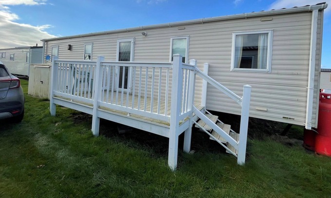 Louth House | Superb 8 berth caravan at Sunnydale Park in Skegness ref 35180S