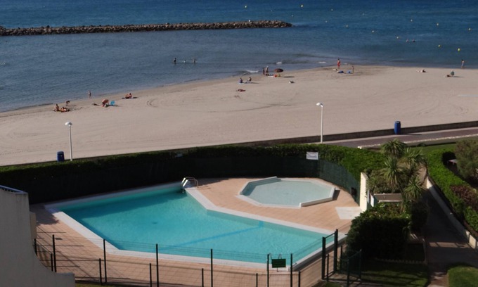 Palavas-les-Flots Apartment | Superb apartment in luxury residence, swimming pool, view, seafront, private parking