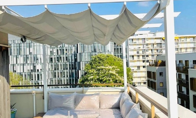 Bagneux Apartment | Superb Apartment With Jacuzzi & Terrace