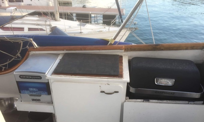 Cannes Old Town Boat Rental | Superb authentic boat in the old port of Cannes