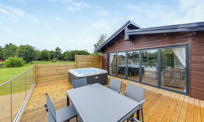 Laceby Ski Chalet | Superb bespoke lodge with two bedrooms sleeping up to four people.