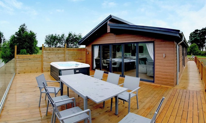 Laceby Ski Chalet | Superb bespoke lodge with four bedrooms sleeping up to ten people.