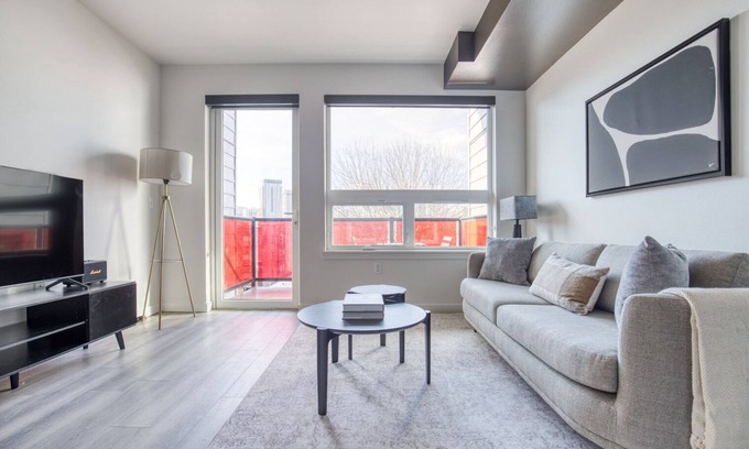 Broadway Apartment | Superb Capitol Hill 1BR w/Lounge & Gym, easy commute, by Blueground