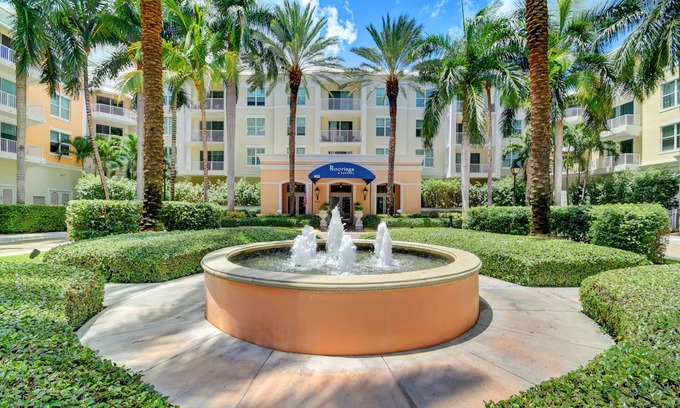 Lantana Condo | Superb condo located in a resort style complex