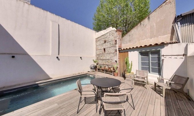 Saint-Assiscle House | Superb family workshop townhouse with pool and garage