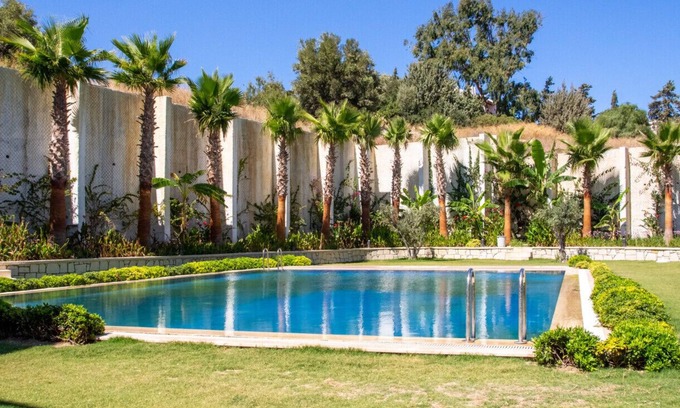 Cesme Apartment | Superb Flat near Sea with Shared Pool in Cesme