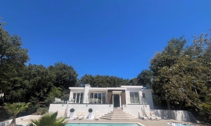 Biot House | Superb, four-bedroom villa with pool and jacuzzi