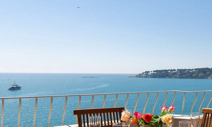 Antibes Old Town House | Superb house with sea view, 3 bedrooms, 3 bathrooms, jacuzzi, sauna, Old Town