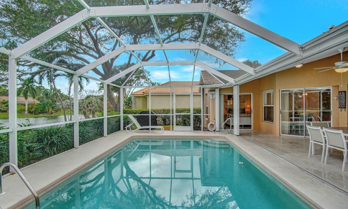 Central Naples House | SUPERB LAKESIDE VILLA WITH PRIVATE POOL NAPLES