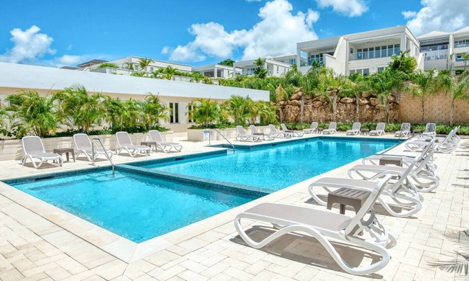 Merlin Bay Cottage | Superb luxury 1-bedroom cottage in gated community with pool and gym