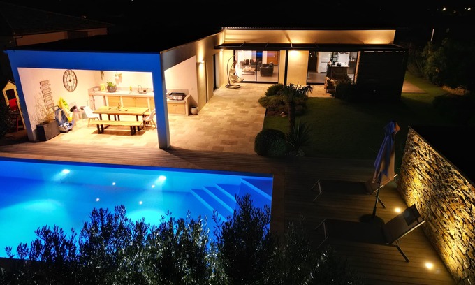 Lecci Villa | Superb new villa-Private heated pool -near river and beach-8 persons