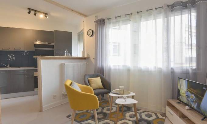 Brive-la-Gaillarde Apartment | SUPERB STUDIO WITH PRIVATE PARKING DOWNTOWN