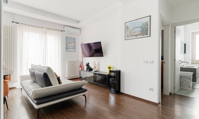 Crescenzago Apartment | Superior Apt with balcony and parking