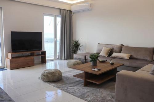 Patras Apartment | Superior Double Room with Stunning Sea View. DT