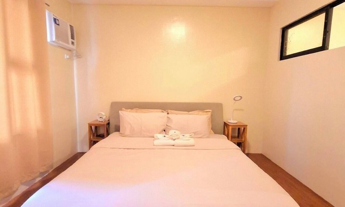 Malate Apartment | Superior King 1BR 1BA w/Balcony, Bayview, Pool, Netflix
