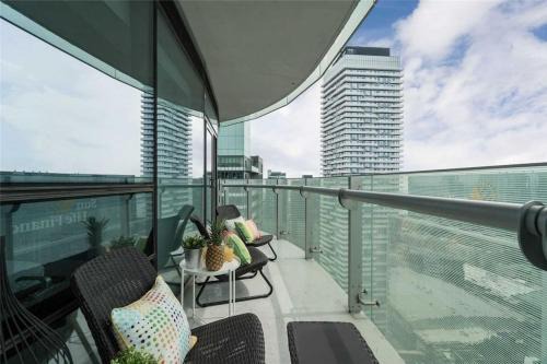 Toronto Entertainment District Apartment | Superior Lakeview Luxury 3-Bedroom Suite on High Floor