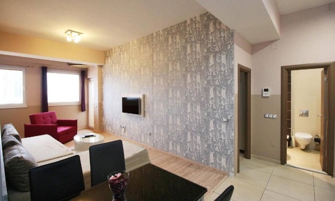 Centar Apartment | Superior One-Bedroom Apartment with Balcony / 5 Adults / 1