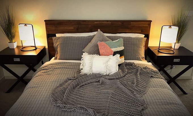 Flat Bush Apartment | Superior Queen Private Room L6 | Queen Bed & Shared Bathroom - Flatbush Holiday Accommodation