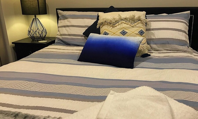 Flat Bush Apartment | Superior Queen Private Room C4 | Shared Bathroom - Flatbush Holiday Accommodation