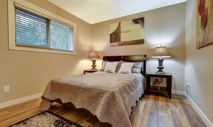 Central Okanagan Bed & Breakfast | Superior Room With Shared Bathroom