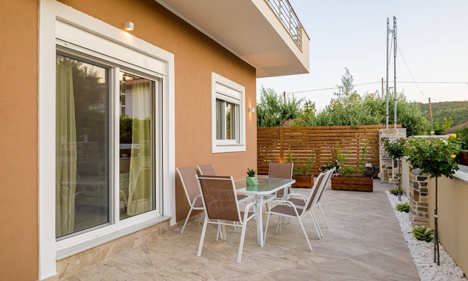 Ammoudia Apartment | Superior two-bedroom family apartment in Ammoudia with kitchen and courtyard