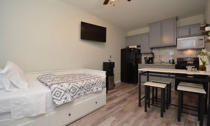 Greater East End Apartment | SuperValue Suite #3 @ East End Revitalized