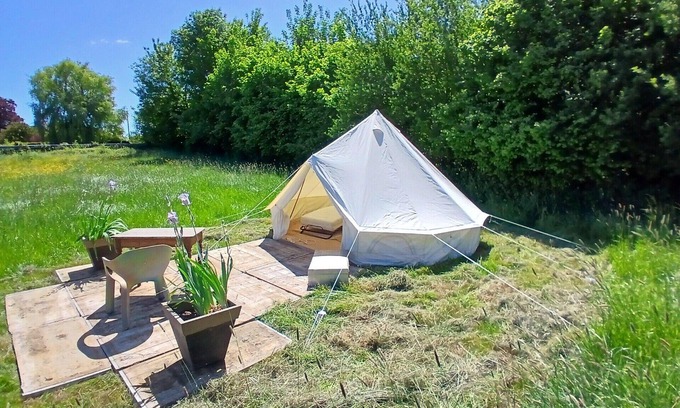 Ohey Cabin | "Sur les prés" is a tent set up in a meadow, 100% natural.