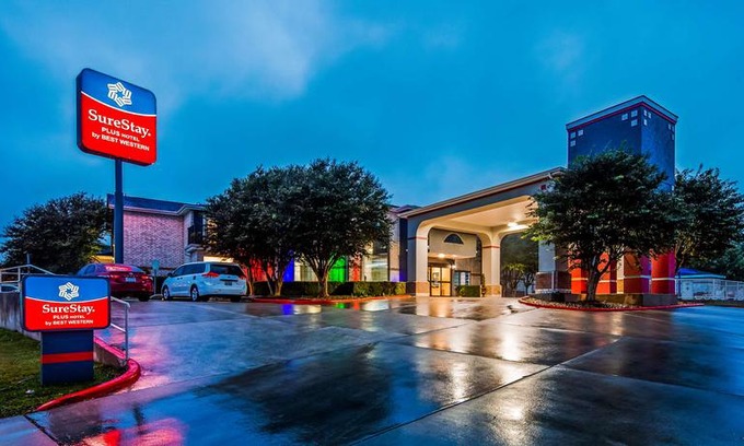 North San Antonio - SAT Hotel | SureStay Plus Hotel by Best Western San Antonio Airport