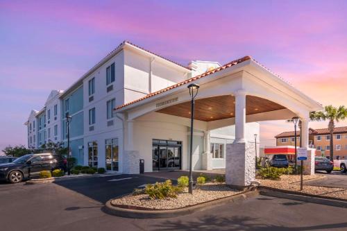 Fernandina Beach Hotel | Surf and Sand Fernandina Beach at Amelia Island, an Ascend Collection Hotel