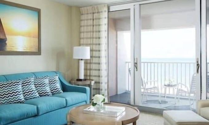 Marco Island Hotel | Surf Club, Pool, Hot Tub, Gym, Beach, Beachfront