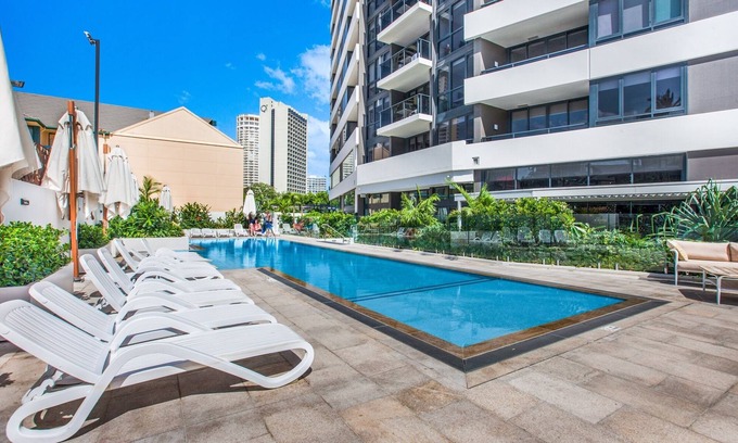 Surfers Paradise Apartment | Surfers Paradise 2-Bed Near Beach with Pool & Gym