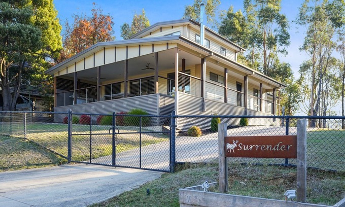 Merrijig House | Surrender Just 5 mins from the Mt Buller Gates Available all year round for Summer and Winter holida