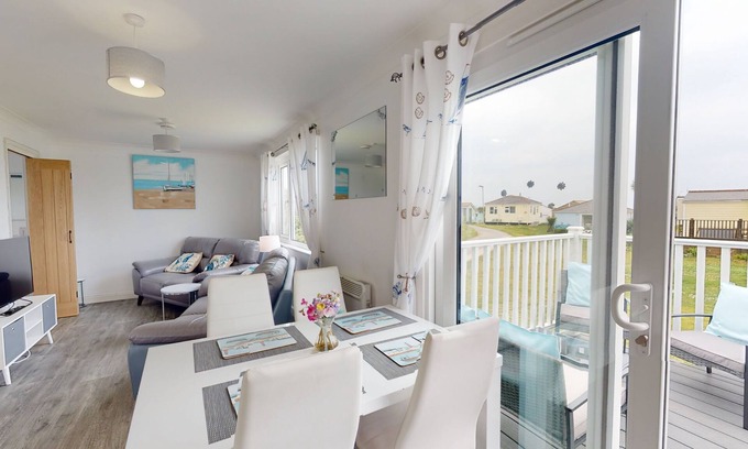 Hayle Apartment | Surrounded by grassy dunes, big skies and just a short walk from the stunning stretch of beach