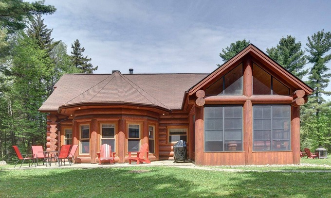Fiddler Lake Resort Ski Chalet | Surrounded by nature, lake access and hot tub
