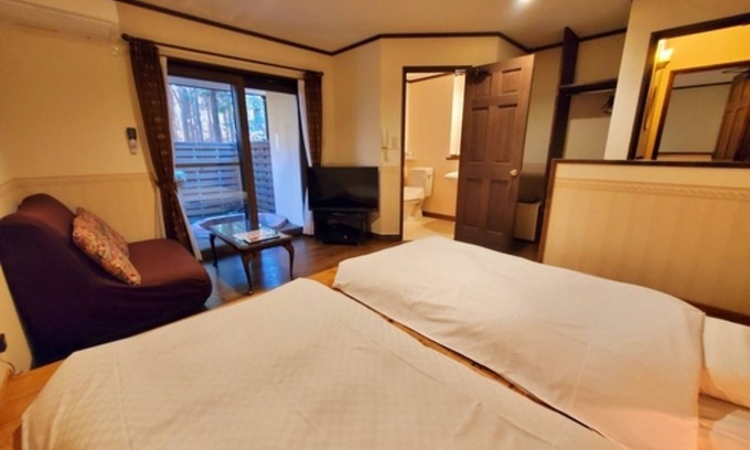 Fujikawaguchiko Hotel | Surrounded by the fresh air and the chirping of bi/Minamitsurugun Yamanashi