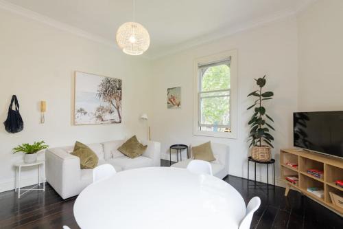 Surry Hills Apartment | Surry Hills Chic right on Crown St